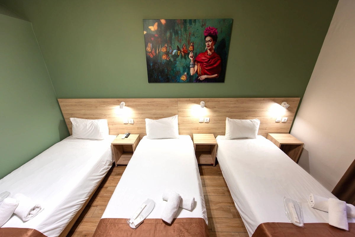 Triple Room — interior 2