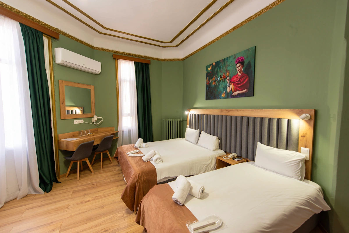 Triple Room — Nea Metropolis